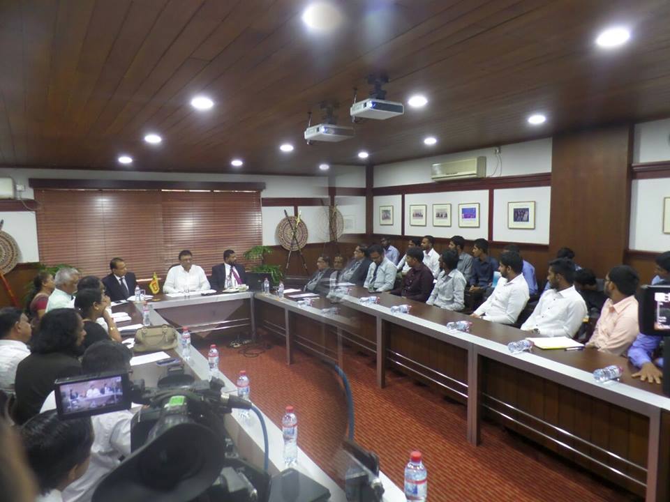 13565378_610824089083640_2070745904_n