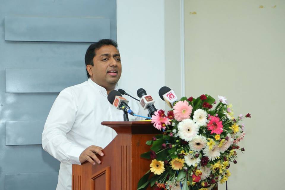 13705172_617340671765315_2139330123_n