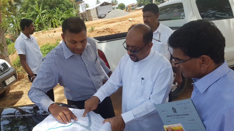 பொலனறுவையில் நிர்மானிக்கப்படவுள்ள வர்த்தக மையத்தின் இடத்தை பிரதியமைச்சர் எம்.எஸ்.எஸ்.அமீர் அலி சென்று பார்வையிட்டார்