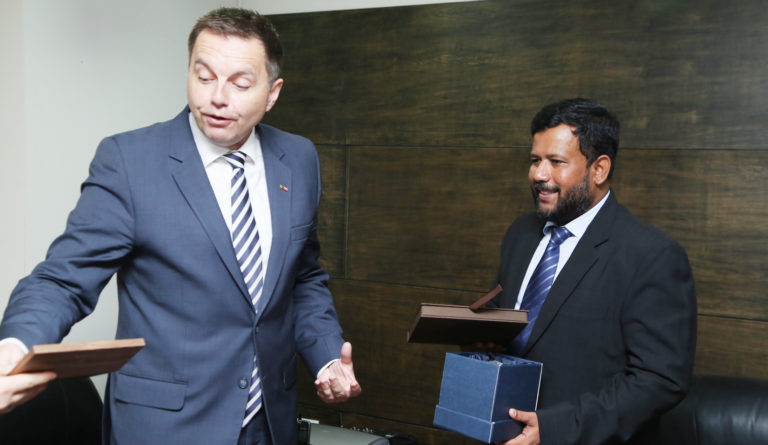 “உலகின் முன்னணி கார் தயாரிப்பாளராக ஸ்லோவாகியா திகழ்கின்றது” அமைச்சர் ரிஷாட் பதியுதீனிடம் அந்நாட்டு அமைச்சர் தெரிவிப்பு!