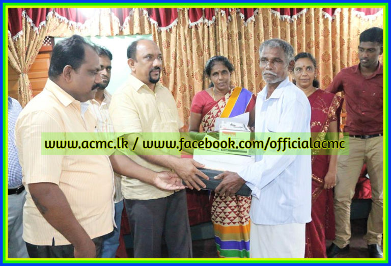 களுவாஞ்சிக்குடியில் ஓடாவி வேலை செய்பவர்களுக்கு உபகரணம் வழங்கி வைப்பு!