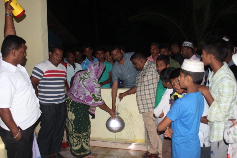 இஷாக் ரஹுமான் எம்.பியின் ஏற்பாட்டில் குடி நீர் கிணறு!