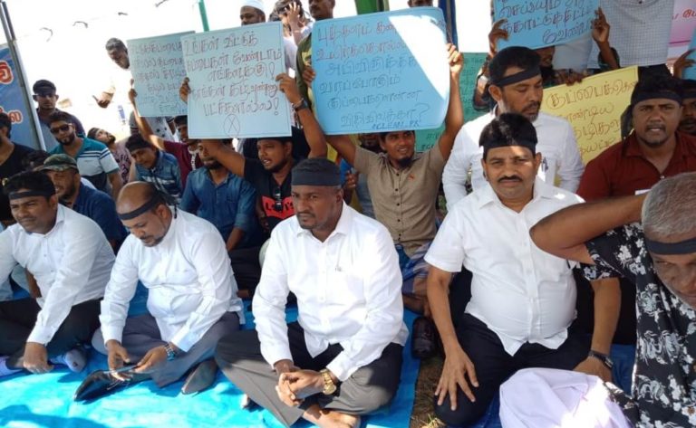 கொழும்பு குப்பை கொட்டப்படவுள்ளமைக்கு எதிராக, புத்தளத்தில் உண்ணா விரதப் போராட்டம்!!!