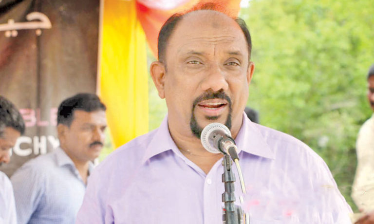 கருணாவின் குற்றச்சாட்டு வேடிக்கையானது.கிழக்கு ஆளுநரை நியமித்தது பிரதமர் அல்ல; ஜனாதிபதியே ராஜாங்க அமைச்சர் எம்.எஸ்.எஸ்.அமீர் அலி  !!!