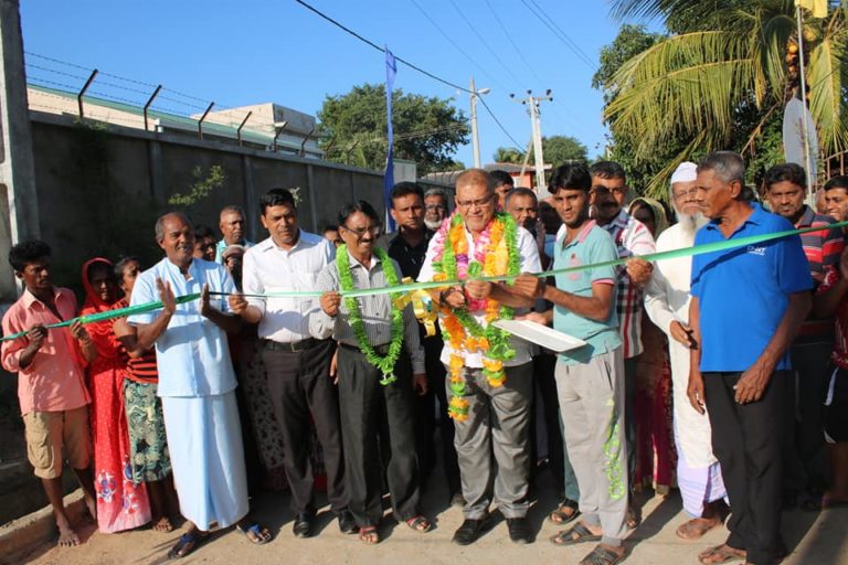 பிரதியமைச்சர் அப்துல்லா மஹ்ரூப் வீதிப் புனரமைப்பு பணிகளை திறந்துவைத்தார்…..