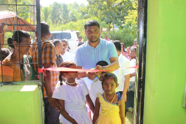 இஷாக் எம்.பி. யின் நிதியொதுக்கீட்டில் வராகொட மக்களுக்கு குடி நீர் சுத்திகரிப்பு இயந்திரம் வழங்கி வைப்பு.