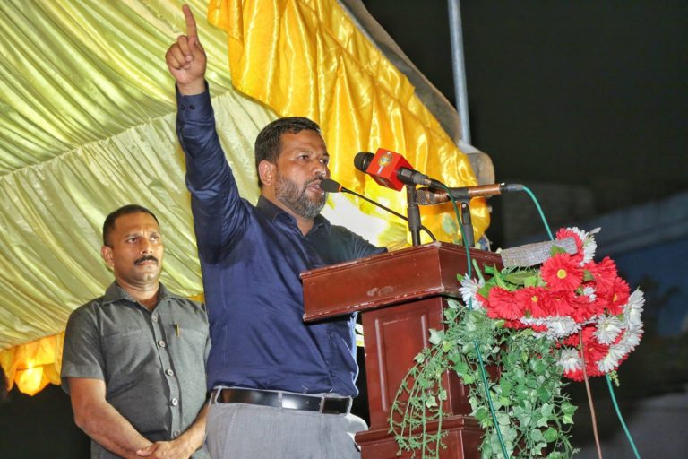 ஓட்டமாவடி மணிகூட்டு கோபுரம்  அமைச்சர்  ரிஷாட்  பதியுதீனால் திறந்து வைக்கப்பட்டது.