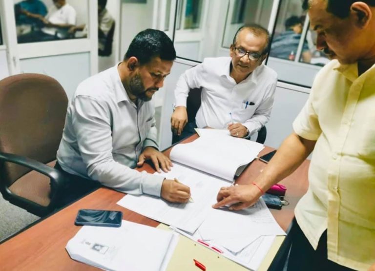 மக்கள் காங்கிரஸ் அம்பாரையில் தனித்தும்  06 மாவட்டங்களில் இணைந்தும் களத்தில்!