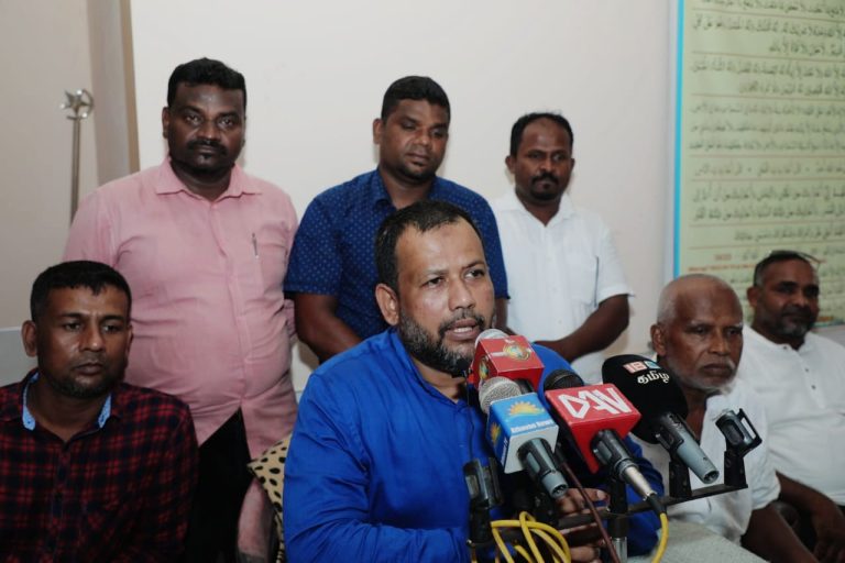 “அரசு பதவி விலகி, சிறந்த ஆட்சியை உருவாக்க வழிவிட வேண்டும்” – மக்கள் காங்கிரஸ் தலைவர் ரிஷாட்!