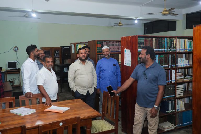 புத்தளம் இஸ்லாஹிய்யாவுக்கு தளபாடங்கள் வழங்கி வைப்பு!